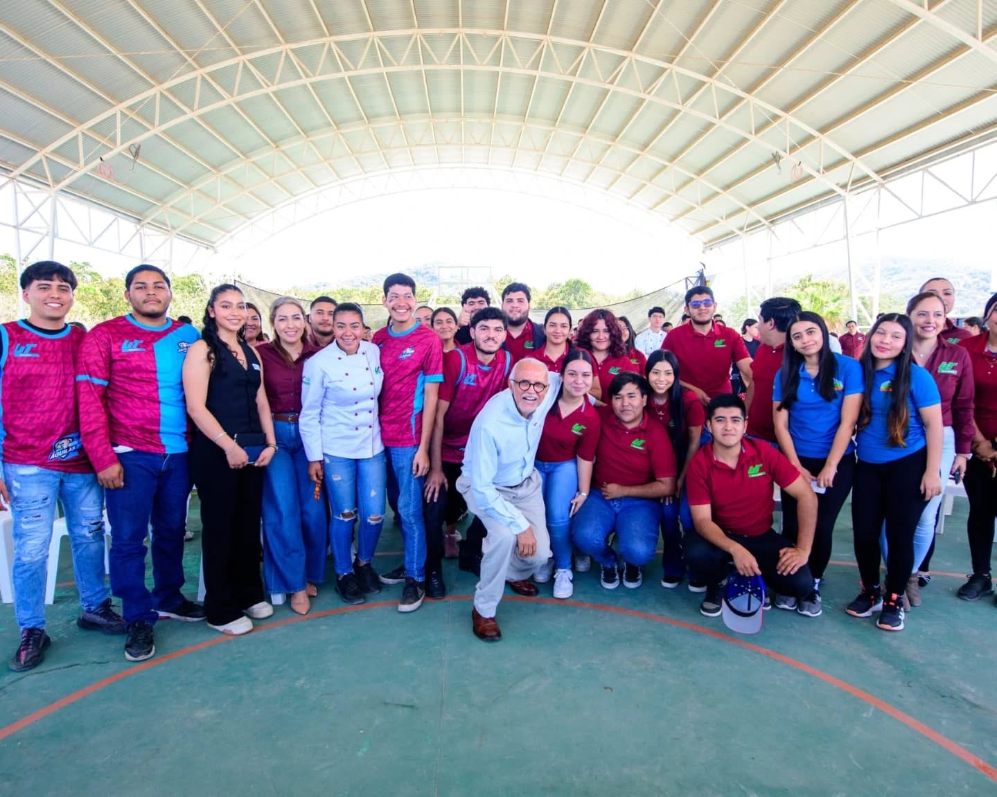 Gobierno de Nayarit refuerza compromiso con la educación: entrega camión y mejora infraestructura en UT de Mazatán