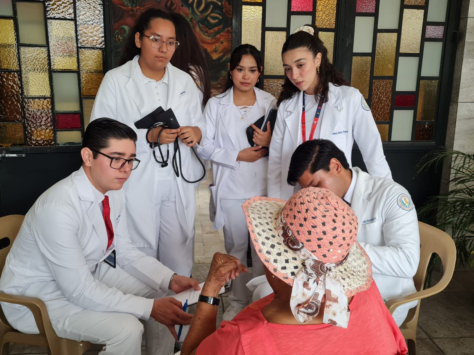 Estudiantes de Medicina de la UAN brindan atención integral a adultos mayores en Tepic